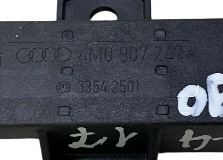 Audi A4 S4 B9 (2015 - 2019) 4M0907247 Антенна бесключевого доступа — фото 6