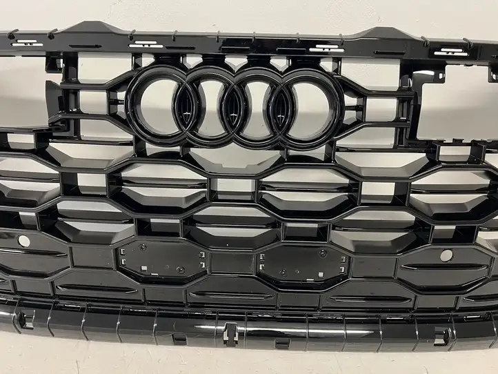 Audi Q8 (2018 - ) 4M8853651BN Передняя решетка — фото 7