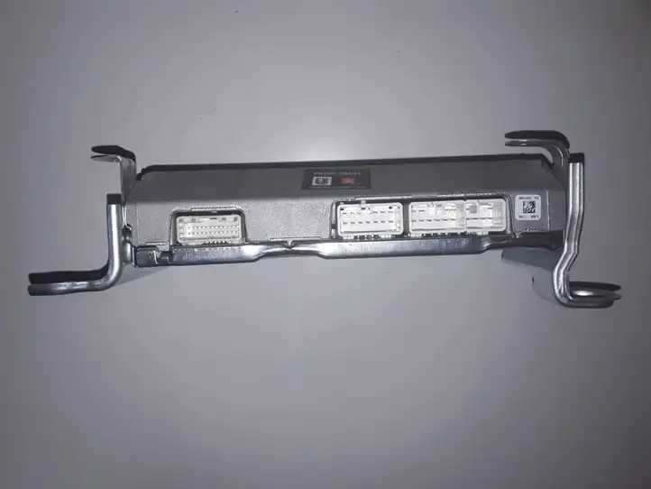 Toyota Sienna XL30 III (2011 - 2020) 8628008031 Усилитель звука — фото 2
