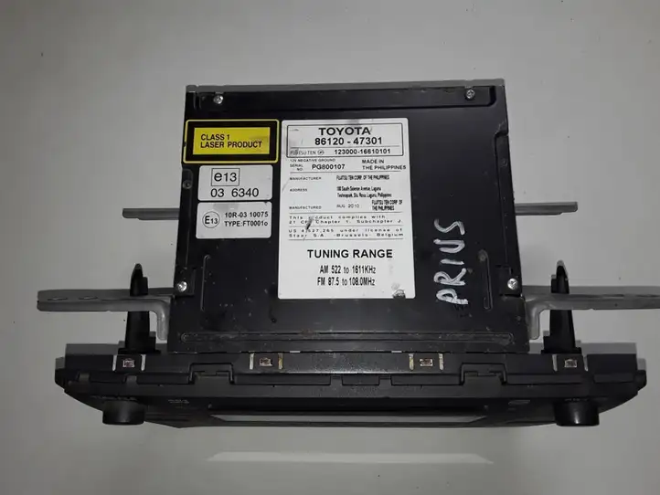 Toyota Prius (XW30) (2009 - 2015) 8612047301 Магнитола / мультимедийная система — фото 3
