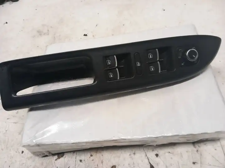 Volkswagen Golf Plus (2008 - 2014) 5K4959857 Кнопка стеклоподъемников — фото 1