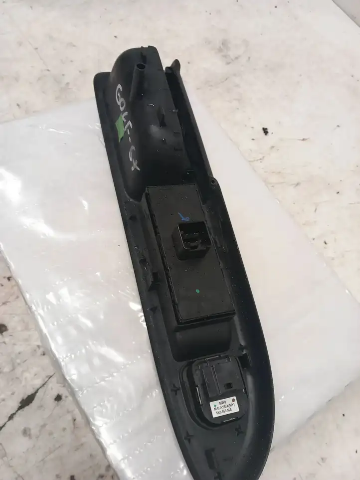 Volkswagen Golf Plus (2008 - 2014) 5K4959857 Кнопка стеклоподъемников — фото 2