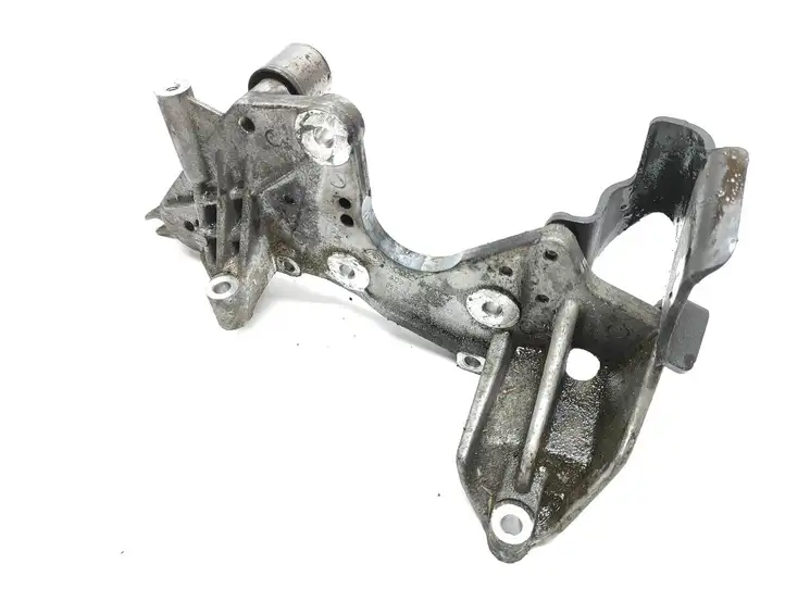 Audi A4 S4 B8 8K (2007 - 2011) 059130147P Кронштейн топливного насоса — фото 1