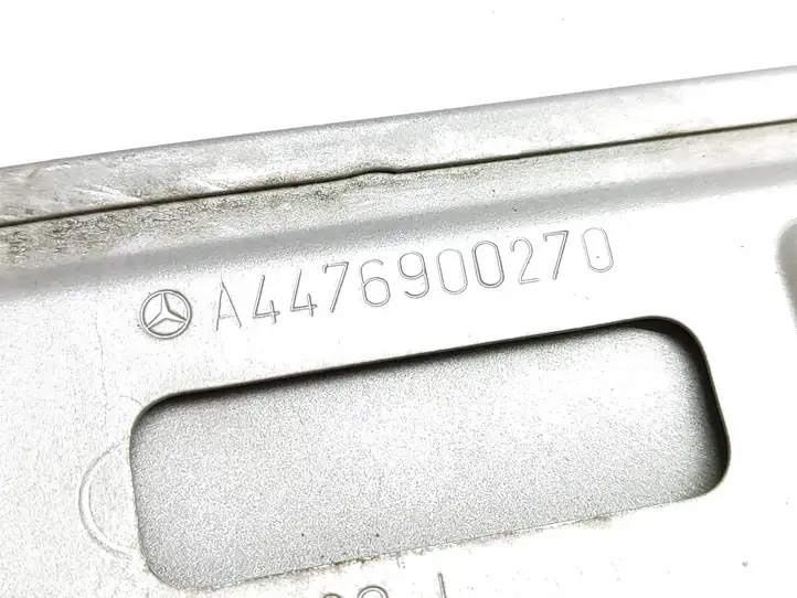 Mercedes-Benz Vito W447 (2014 - ) A4476900270 Отделка нижней направляющей раздвижной двери — фото 4
