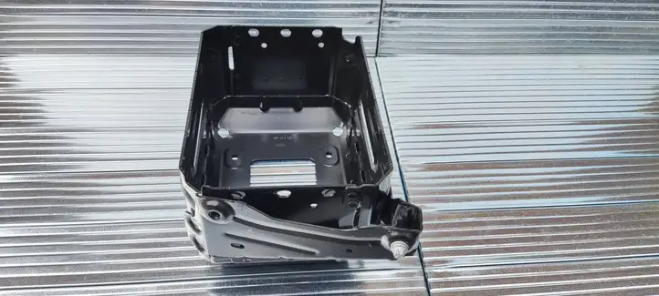 BMW 4 G22 G23 G24 G26 (2020 - ) 8780790 Кронштейн аккумулятора гибридного автомобиля — фото 5