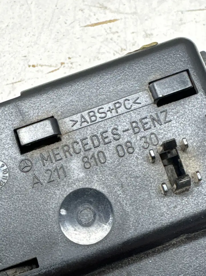 Mercedes-Benz E W211 (2002 - 2009) A2118100830 Дверная пепельница — фото 3