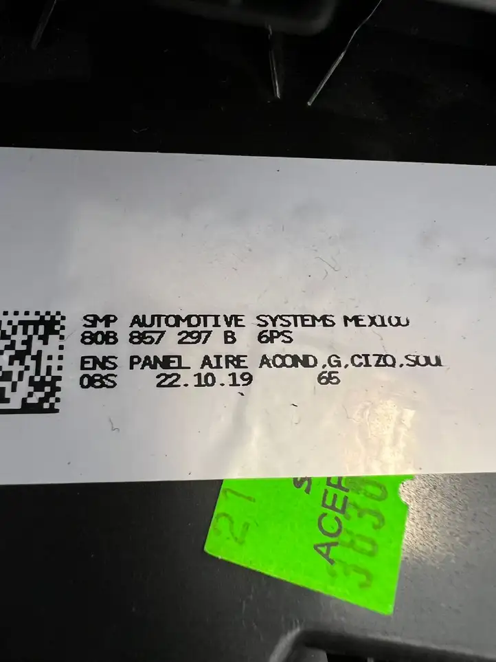 Audi Q5 SQ5 (2017 - ) 80B857297 Нижняя отделка панели приборов — фото 2