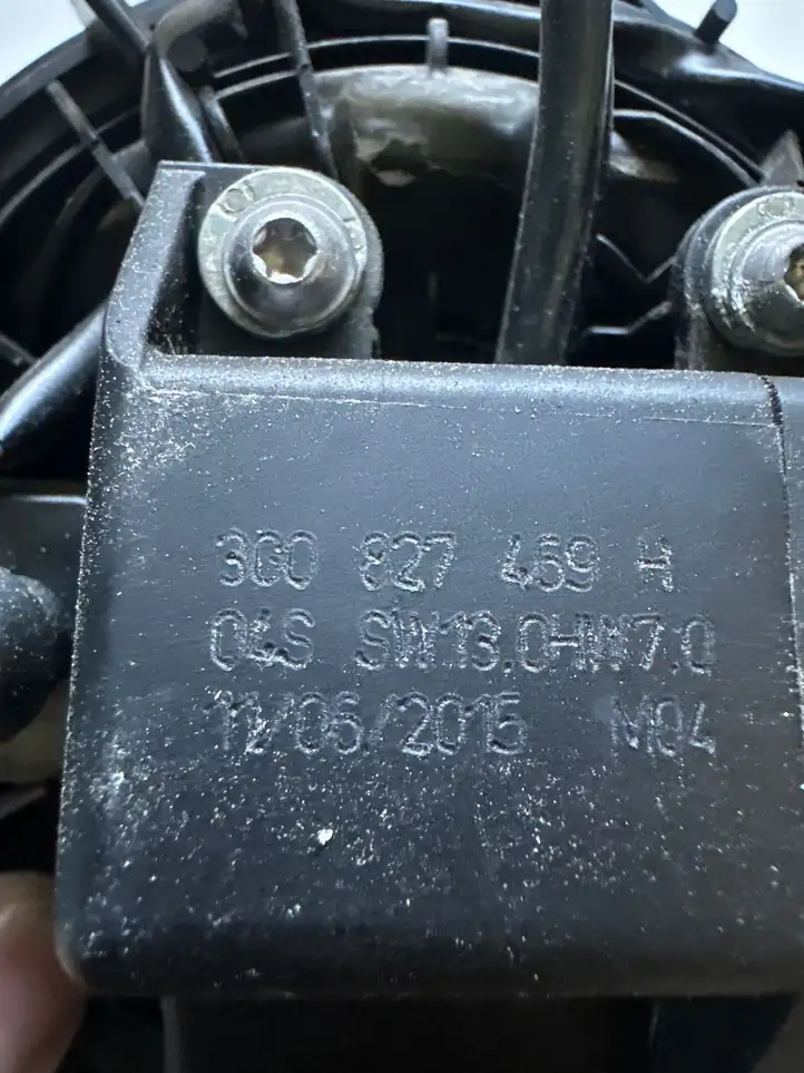 Volkswagen PASSAT B8 (2015 - ) 3g0827469h Ручка багажника с камерой — фото 7