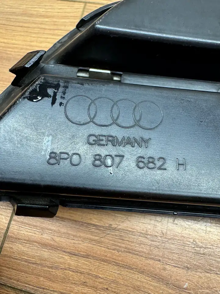 Audi A3/S3 8P (2003 - 2005) 8P0807682H Решетка противотуманной фары — фото 5