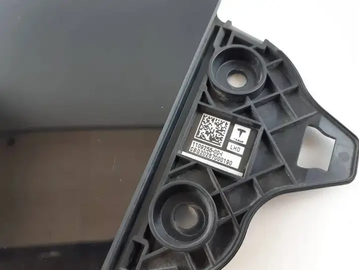 Tesla Model 3 (2017 - 2023) 110925500I Наружная накладка стойки B — фото 4
