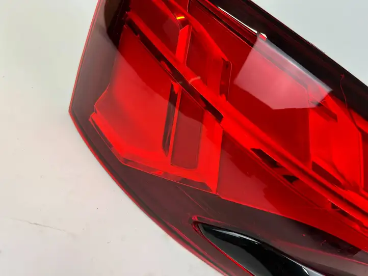 Audi Q7 4M (2019 - ) 4M0945075E Задний фонарь в крышке багажника — фото 6