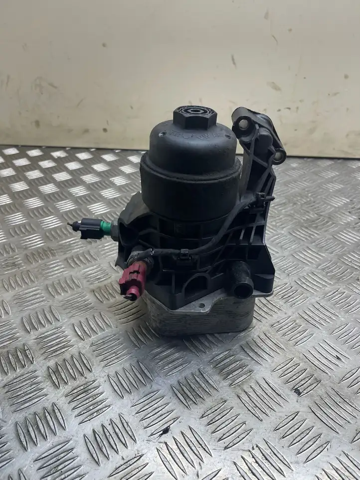 Volkswagen Jetta VI (2011 - 2018) 03N117021 Кронштейн масляного фильтра — фото 1
