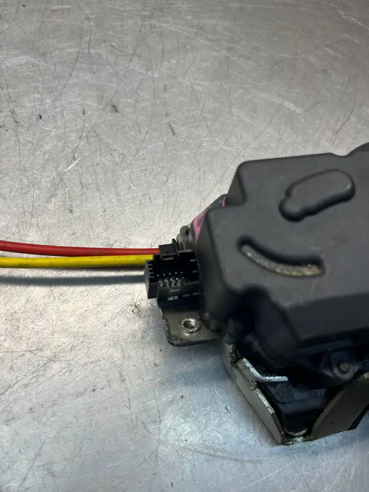 Mercedes-Benz E W211 (2002 - 2009) A2117400535 Замок крышки багажника — фото 3