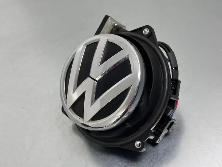 Volkswagen PASSAT B8 (2015 - ) 3G0827469H Ручка багажника с камерой — фото 1