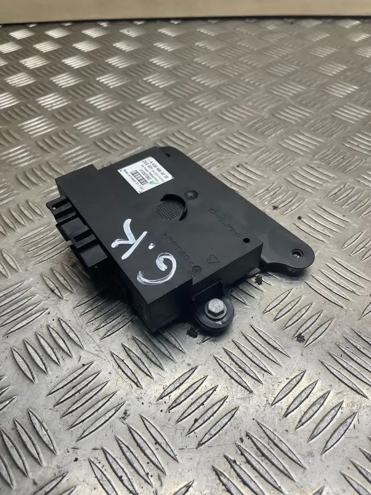 Mercedes-Benz Vito Viano W639 (2003 - 2010) A6394460232 Блок управления раздвижными дверями (ECU) — фото 2