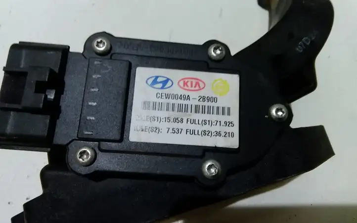 Hyundai Santa Fe (2005 - 2009) CEW0049A2B900 Педаль акселератора — фото 3