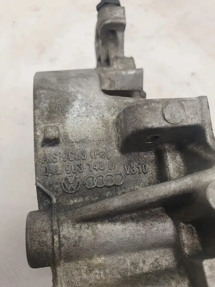 Audi A3/S3 8V (2012 - 2016) 04L903143D Кронштейн генератора — фото 4