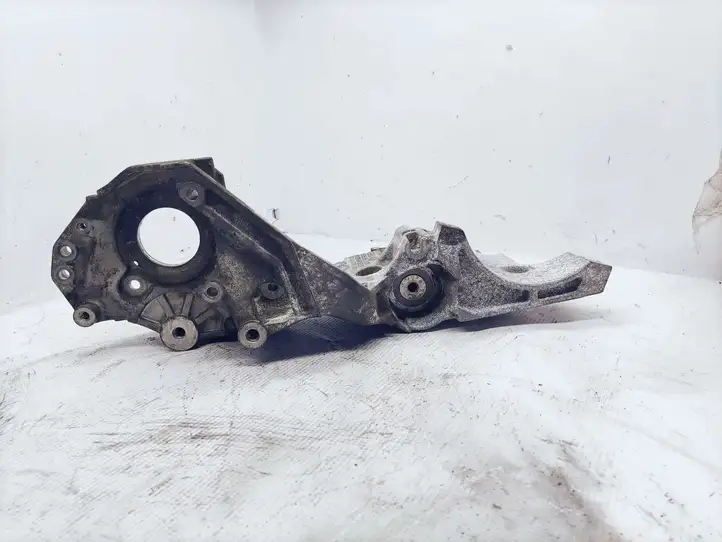Volkswagen PASSAT B7 (2011 - 2014) 03L903143Q Кронштейн генератора — фото 2