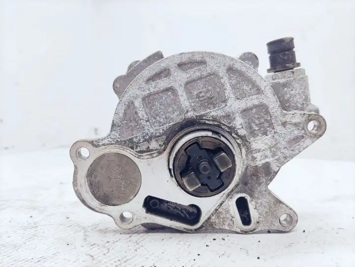 Volkswagen PASSAT B7 (2011 - 2014) 03L145100 Вакуумный насос — фото 3