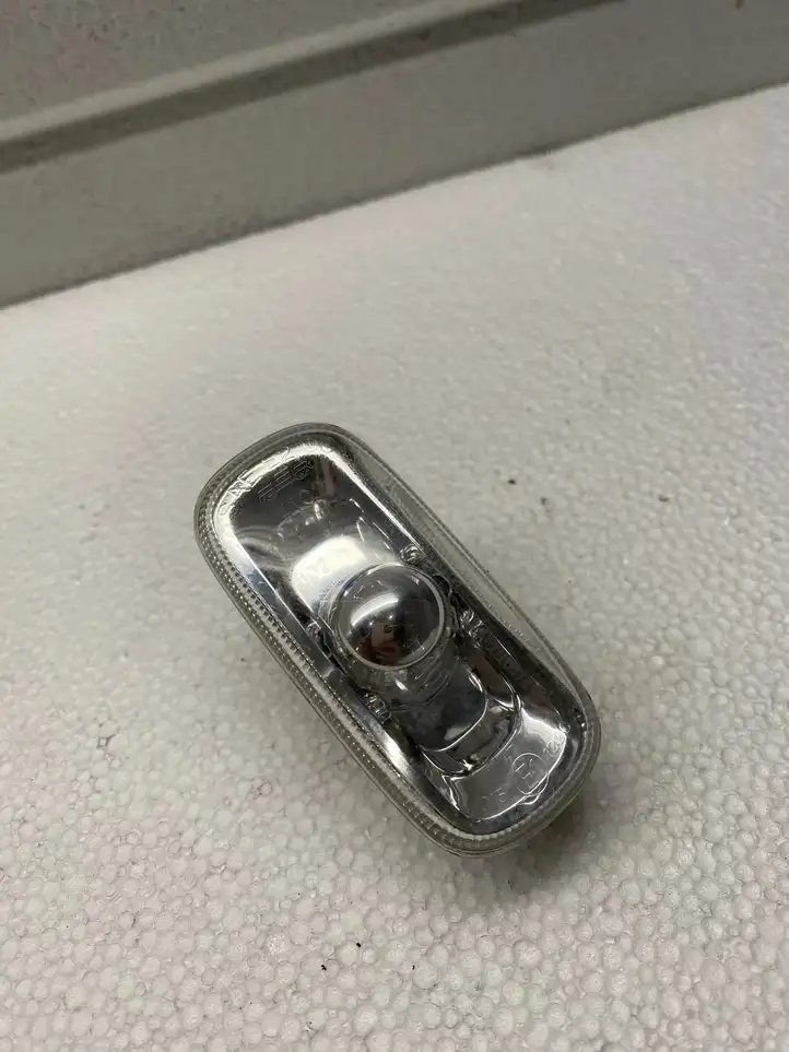 Audi A6 S6 C6 4F (2004 - 2008) 8E0949127 Указатель поворота передний — фото 1