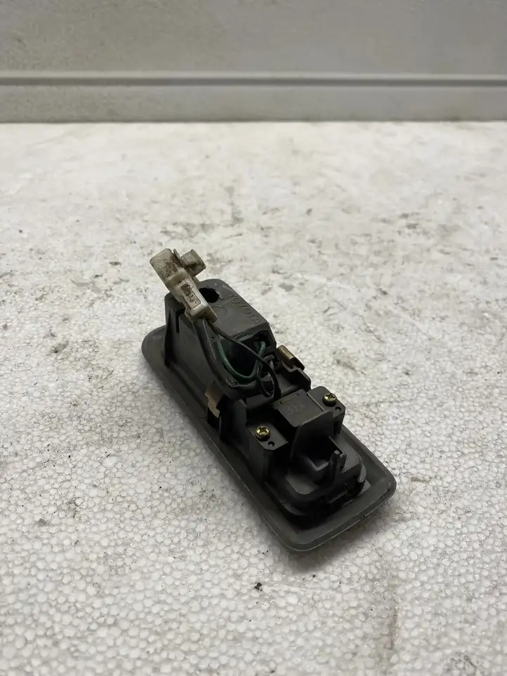 Toyota Avensis Verso (2004 - 2009) 11186 Передняя подсветка — фото 3