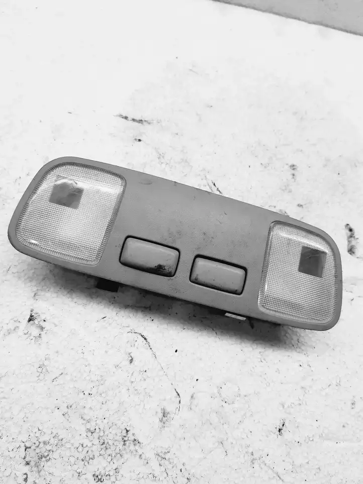 Toyota Avensis Verso (2004 - 2009) 327 Передняя подсветка — фото 1