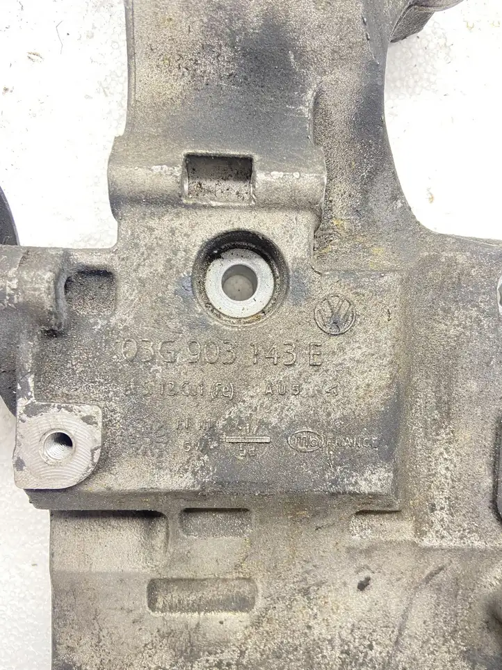 Mitsubishi Grandis (2003 - 2012) 03G903143E Кронштейн генератора — фото 3