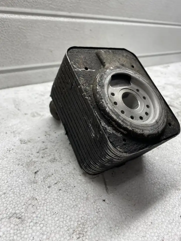 Audi A6 S6 C5 4B (2001 - 2004) 021B14 Кронштейн масляного фильтра — фото 4