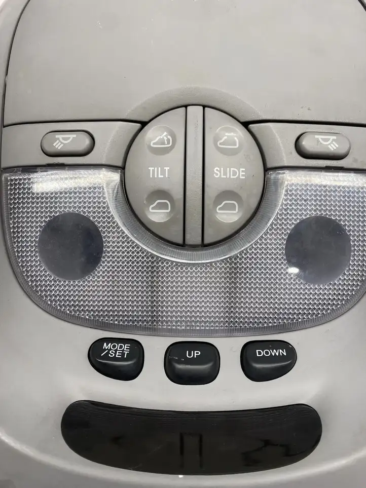 Kia Sorento (2002 - 2006) 940A03E010 Передняя подсветка — фото 2