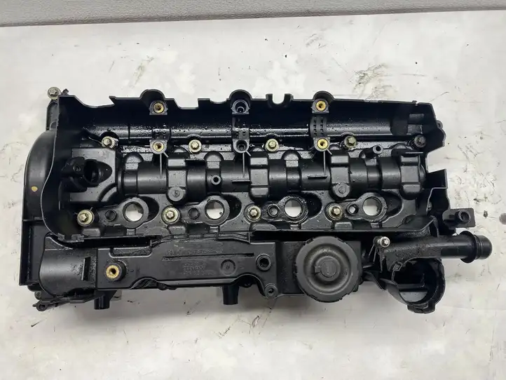 BMW 3 E90 E91 (2005 - 2012) 781058408 Крышка головки блока цилиндров — фото 1