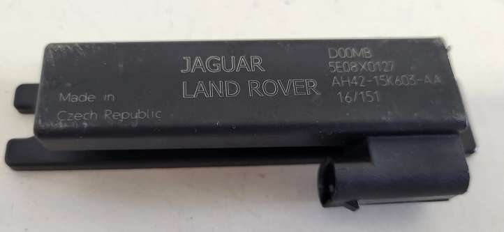 AH4215K603AA Jaguar XE Interjero komforto antena