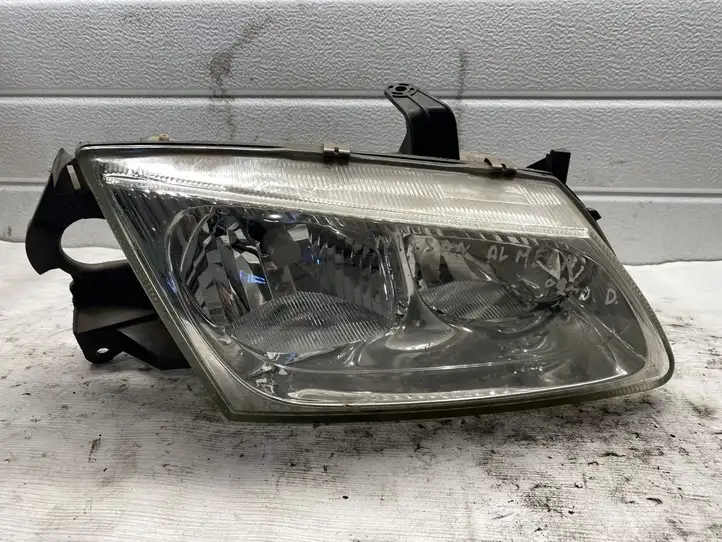 Nissan Almera N16 (2000 - 2010) 26010BN011 Задний фонарь в кузове — фото 1