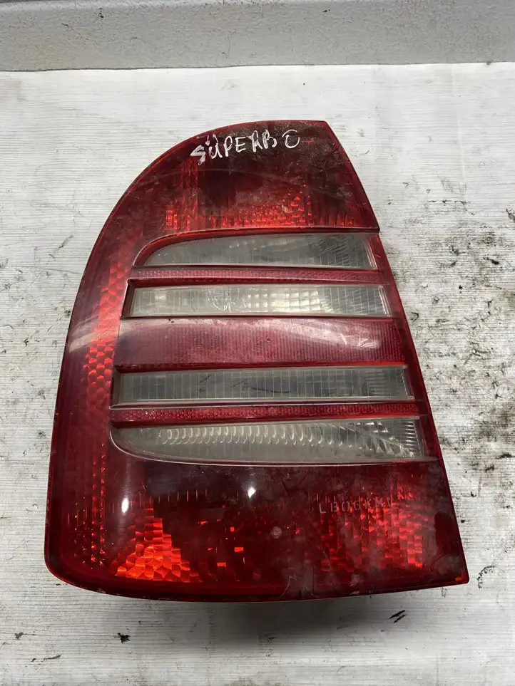 Skoda Superb B5 (3U) (2001 - 2008) 3U5945111A Задний фонарь в кузове — фото 1