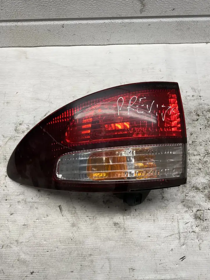 Toyota Previa (XR30, XR40) II (2000 - 2006) 28142 Задний фонарь в кузове — фото 1