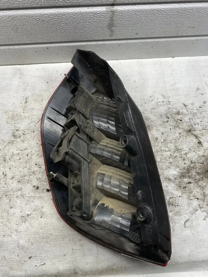 Renault Scenic II - Grand scenic II (2003 - 2006) 15911600 Задний фонарь в кузове — фото 2
