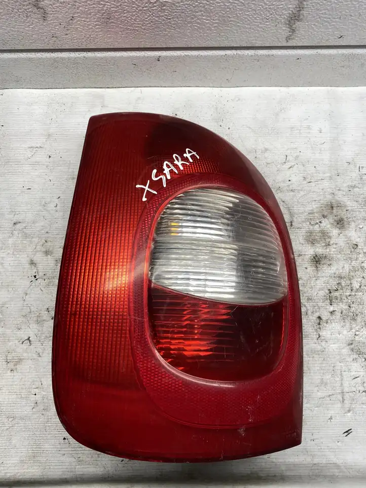 Citroen Xsara (1997 - 2006) 9631564080 Задний фонарь в кузове — фото 1