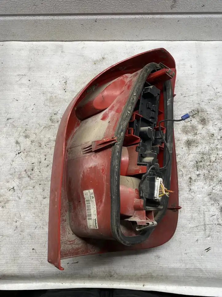 Citroen Xsara (1997 - 2006) 9631564080 Задний фонарь в кузове — фото 2