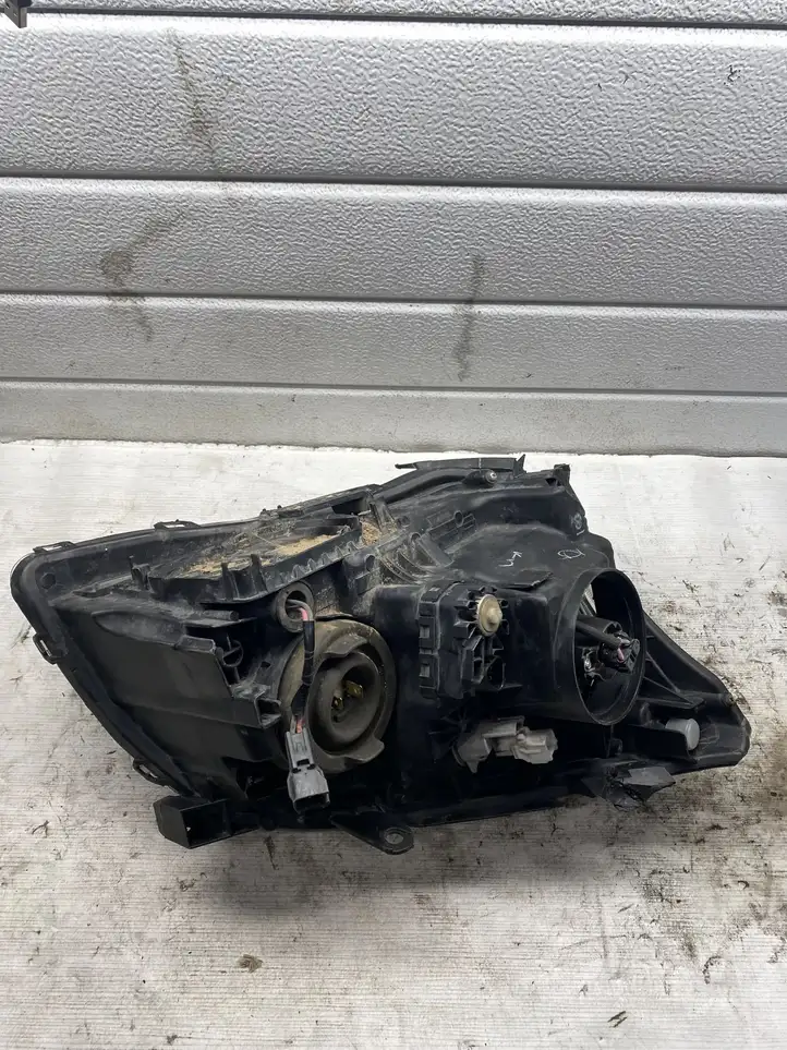 Toyota Avensis T250 (2006 - 2009) 89309840 Передняя фара — фото 2