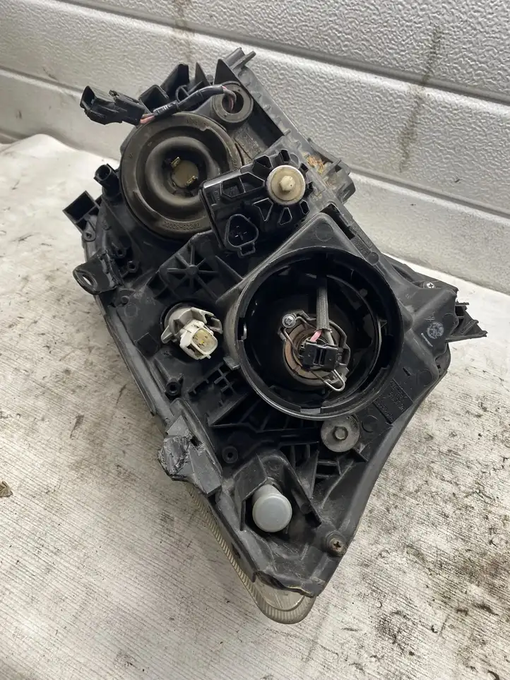 Toyota Avensis T250 (2006 - 2009) 89309840 Передняя фара — фото 4