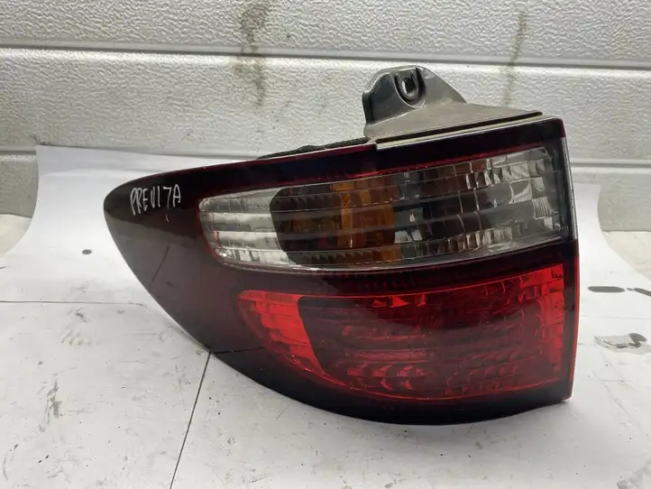 Toyota Previa (XR30, XR40) II (2000 - 2006) 28142 Задний фонарь в кузове — фото 1