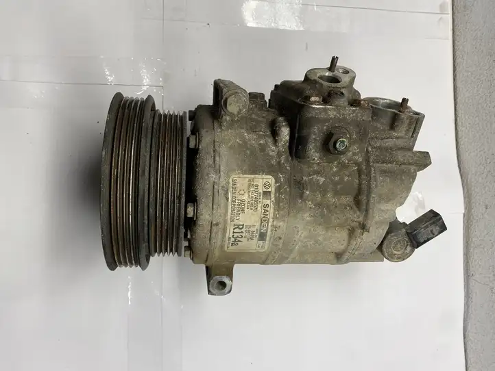 Volkswagen Jetta V (2005 - 2010) 01077405570 Компрессор (насос) кондиционера воздуха — фото 1