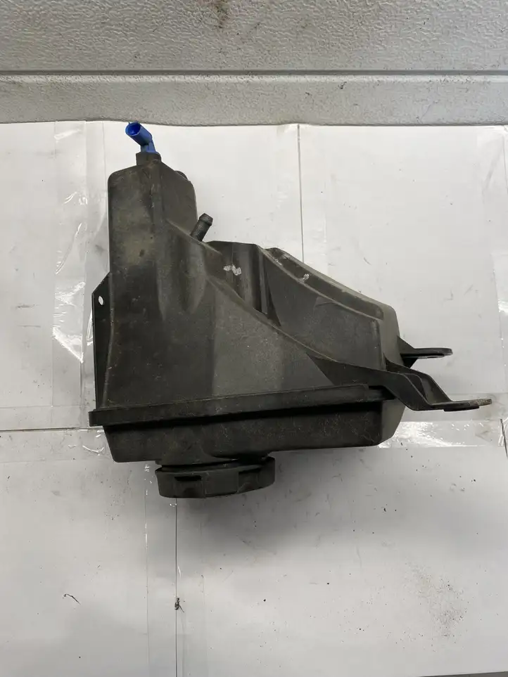 BMW 3 E90 E91 (2005 - 2012) 780489002 Расширительный бачок — фото 2