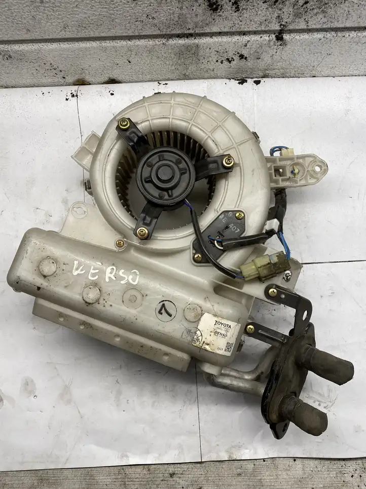 Toyota Avensis Verso (2004 - 2009) 1169000890 Комплект системы вентиляции салона — фото 3