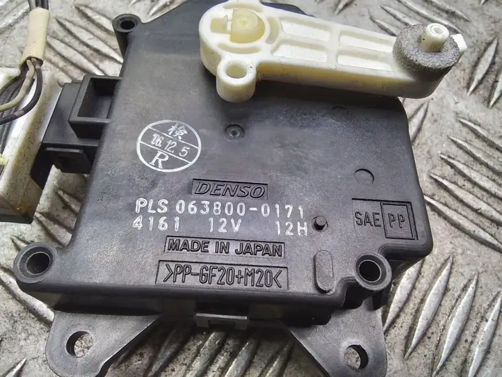 Lexus IS 220D-250-350 (2005 - 2010) 0638000171 Двигатель задвижки потока воздуха — фото 2