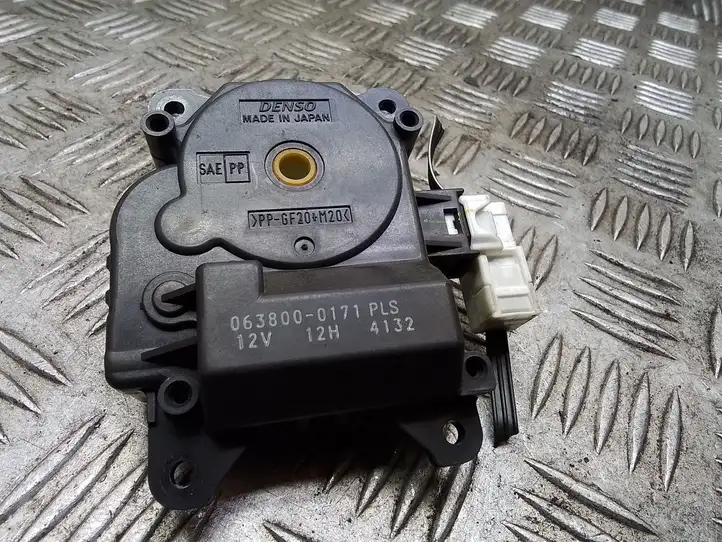 Lexus IS 220D-250-350 (2005 - 2010) 0638000171 Двигатель задвижки потока воздуха — фото 4