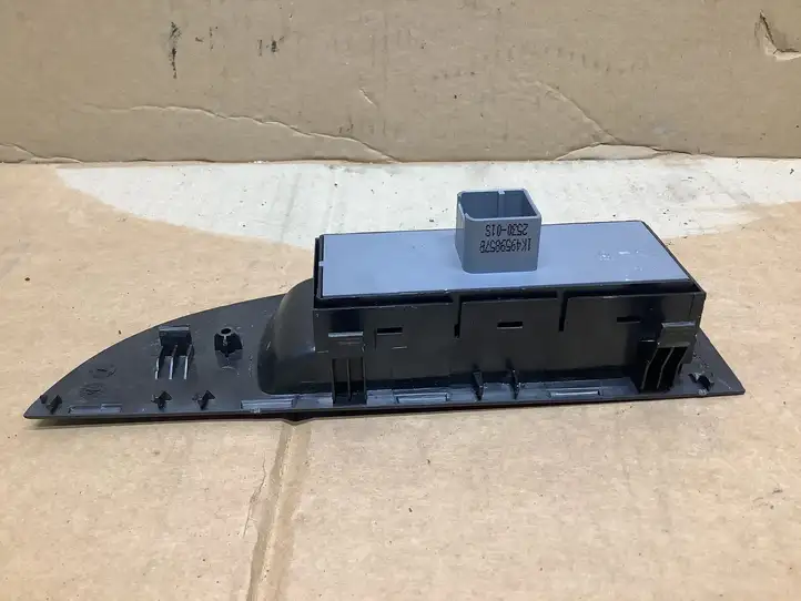 Seat Leon (1P) (2005 - 2012) 1P1867171A Кнопка стеклоподъемников — фото 4