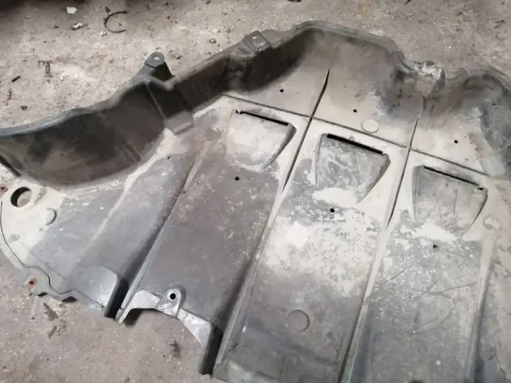 Nissan Leaf I (ZE0) (2010 - 2017) Защита днища задней части — фото 4