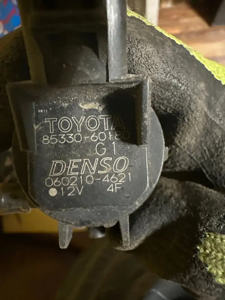 Toyota RAV 4 (XA20) (2000 - 2005) 8533060180 Насос омывателя стекла — фото 2