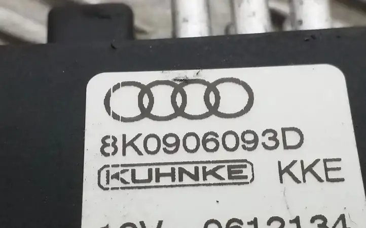 Audi A5 8T 8F (2007 - 2011) 8K0906093D Блок управления топливным насосом — фото 4