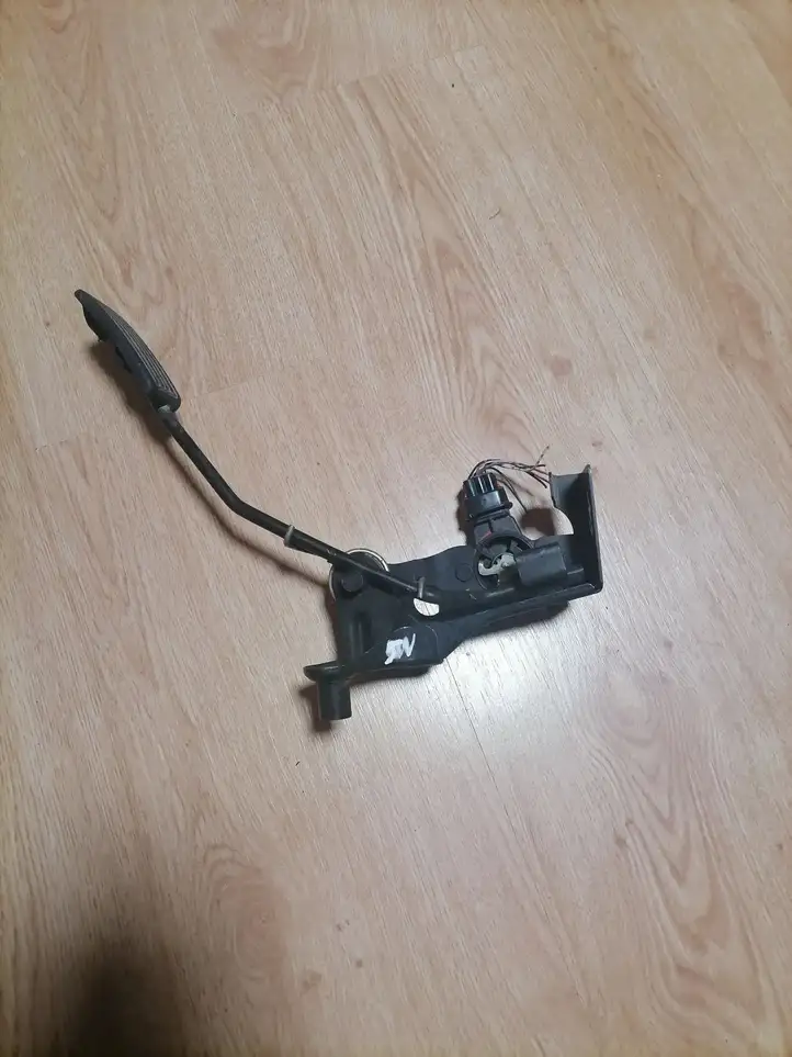 Toyota Yaris (1999 - 2003) 7801052020 Педаль акселератора — фото 4